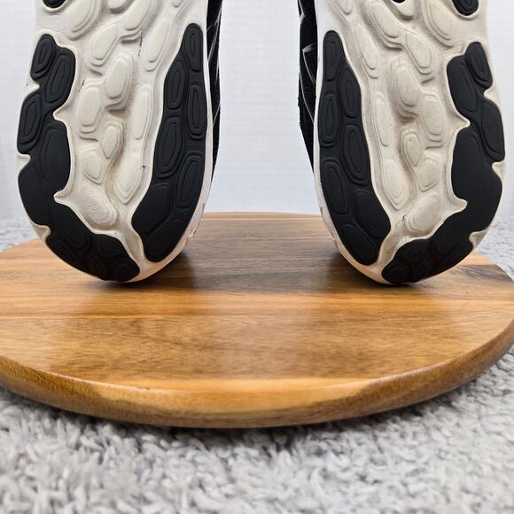 New Balance Mens 12D Fresh Foam 680v8 Black White Gym Daily Road Running Shoe - Picture 10 of 12